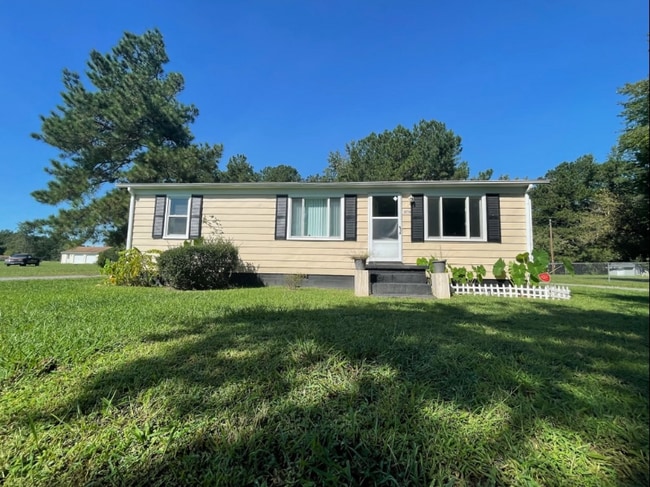 Building Photo - 10714 Quaker Rd