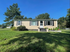 Building Photo - 10714 Quaker Rd