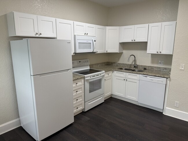 Building Photo - 2861 2nd Ave S