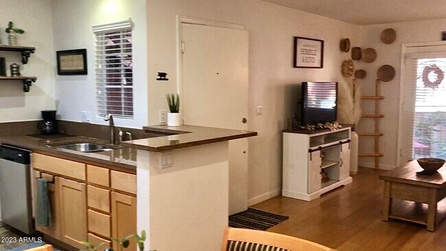 Foto del edificio - 4704 N Paradise Village Pkwy W