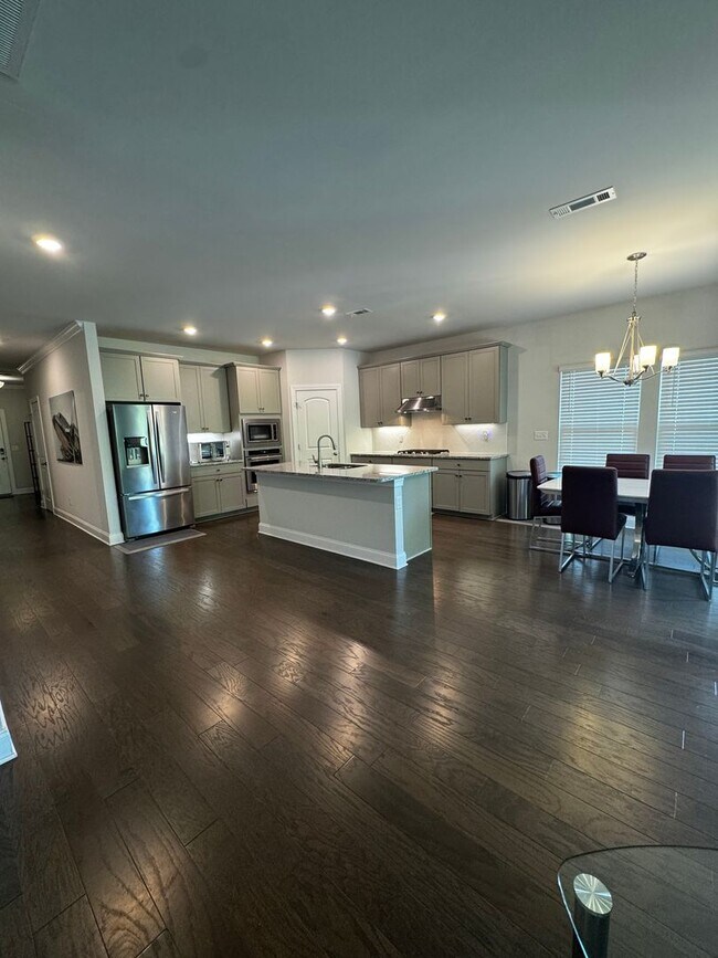 Building Photo - Newly build full furnished 3 bed 2 bath ho...