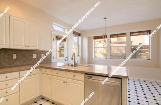 Foto del edificio - Tanoan Gated 3 bedroom, 2 bath home