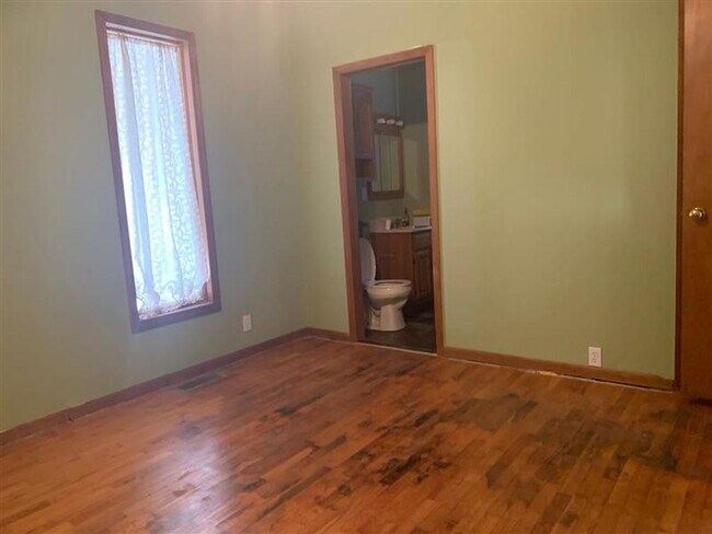 Building Photo - 3 br, 2 bath House - 445 Elm St (M-011)