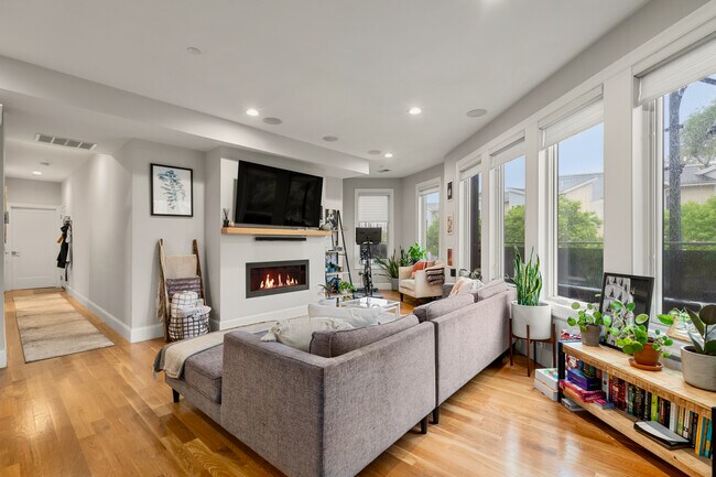 Foto del edificio - 275 Old Colony Ave