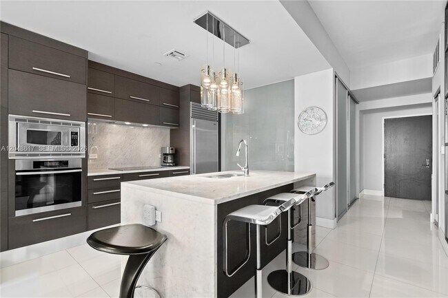 Building Photo - 900 Biscayne Blvd