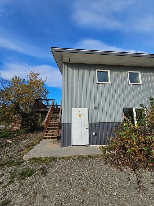 Building Photo - 1050 Deere St