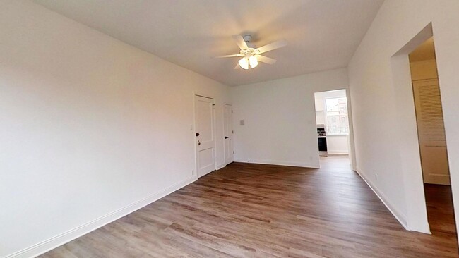 Building Photo - 744 W Aldine Ave