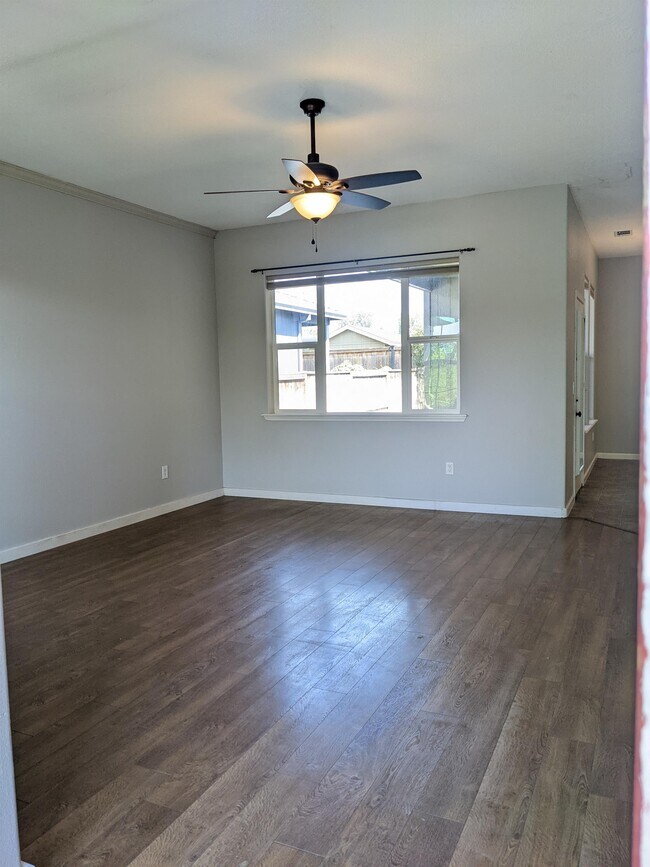 Foto del edificio - 7422 Greystone Dr