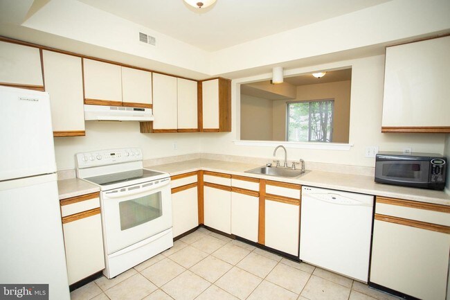 170 Woodlake Dr, Evesham Township, NJ 08053 - Apartment for Rent in