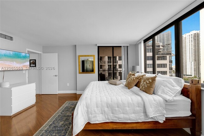 Foto del edificio - 540 Brickell Key Dr
