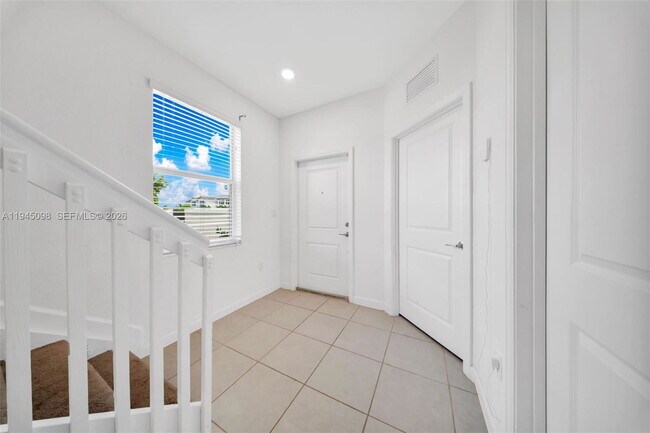 Foto del edificio - 2699 SE 19th St