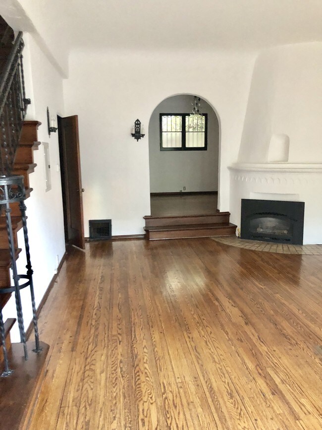 Building Photo - 1515 N Hayworth Ave