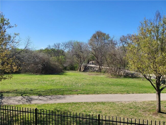 Foto del edificio - 3750 E Palm Valley Blvd