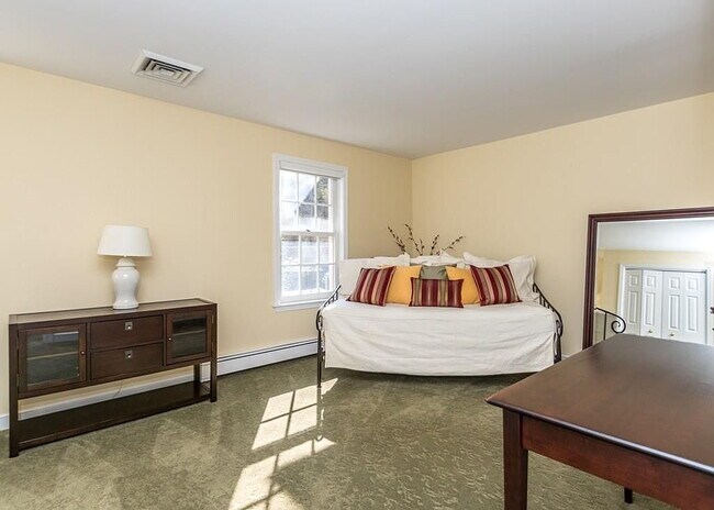 Building Photo - 501 Lexington St