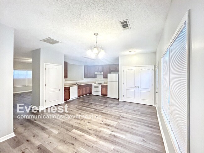Building Photo - 8638 Thomas Ln