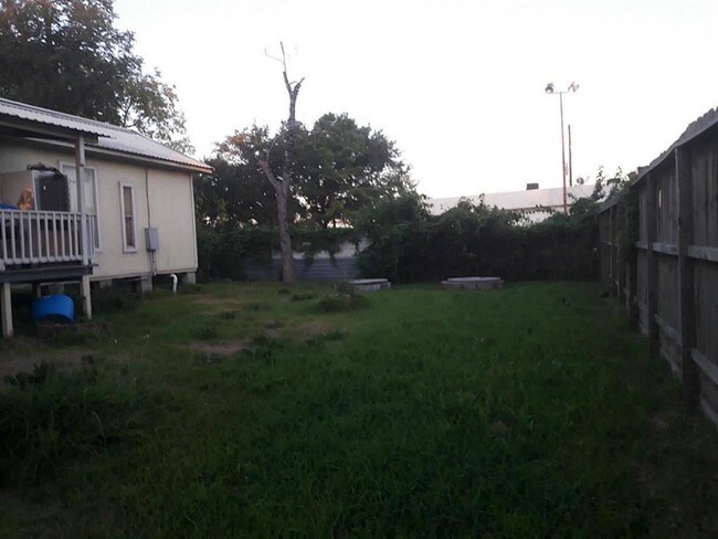 Building Photo - 14054 McDermott Dr
