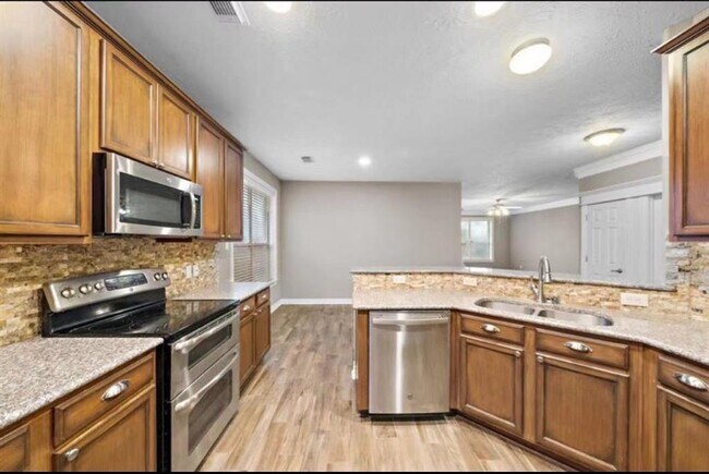 Foto del edificio - 17923 Serene Shore Dr