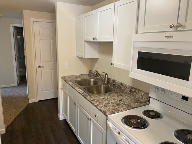 Interior Photo - 5022 Sheboygan Apartments