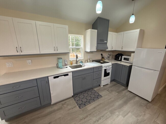 Building Photo - 6230 W Glen Robbin Ct