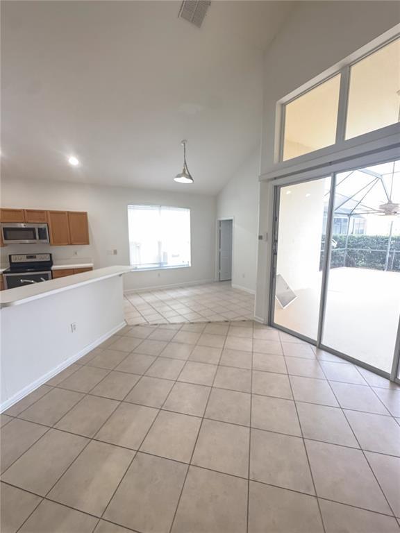Building Photo - 8029 King Palm Cir