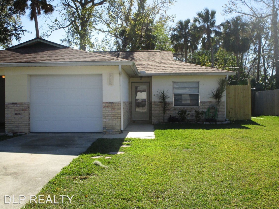 913 Boulder Dr, South Daytona, FL 32119 Condo for Rent in South