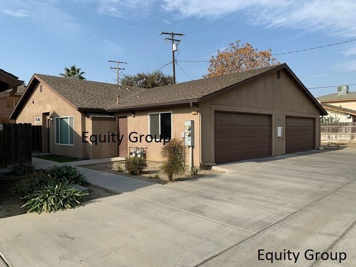 Front unit available in a nice complex! Apartment for Rent in Hanford