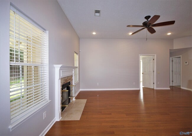 Building Photo - 110 N Rock Hampton Dr
