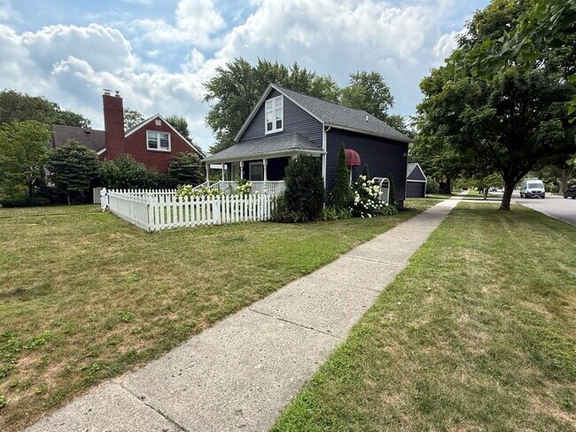 Foto del edificio - 381 Kerby Rd