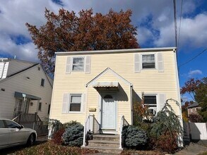 Building Photo - 531 Walnut St