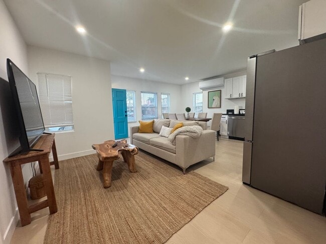 Building Photo - 2669 Clyde Ave