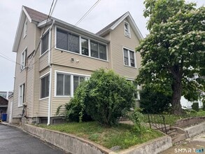 Building Photo - 11 Betts Pl