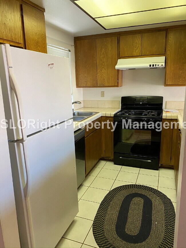 Foto del edificio - AVAILABLE SEPTEMBER- 2 Bedroom/ 2 Bathroom Condo In Laguna Lake Area