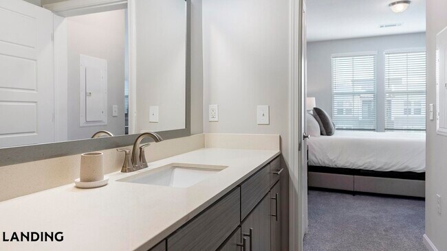Foto del edificio - 5340 Periwinkle Hl Ave