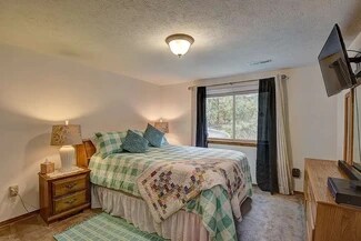 Building Photo - 5711 N Hermosa Ct