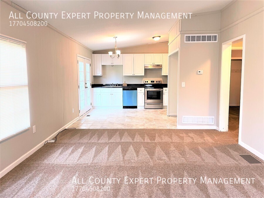 Primary Photo - 2 Bedroom Duplex - Great Location near Lak...