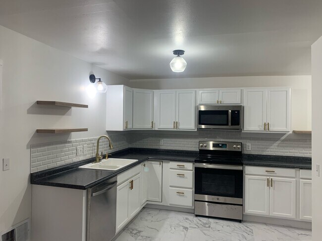 Kitchen - 410 W Washington Ave