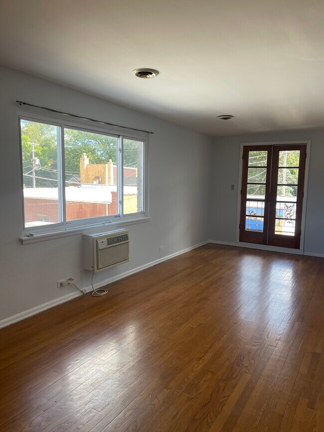 Living Room - 2906 Central St