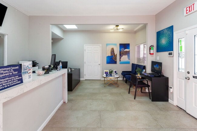 Building Photo - Las Rocas