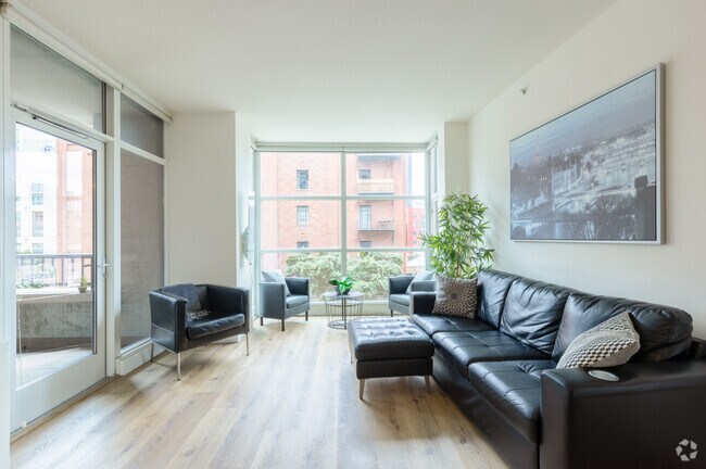 Building Photo - 530 K St