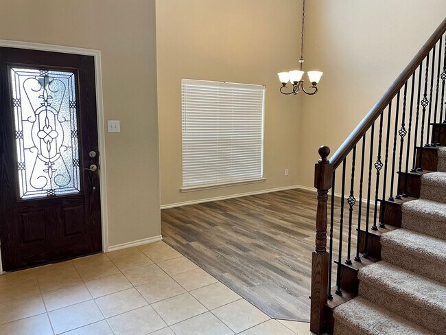 Foto del edificio - Gorgeous 2-story 5-bedroom home!