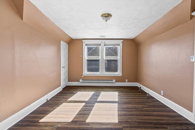 Building Photo - 737 Laurel Ave