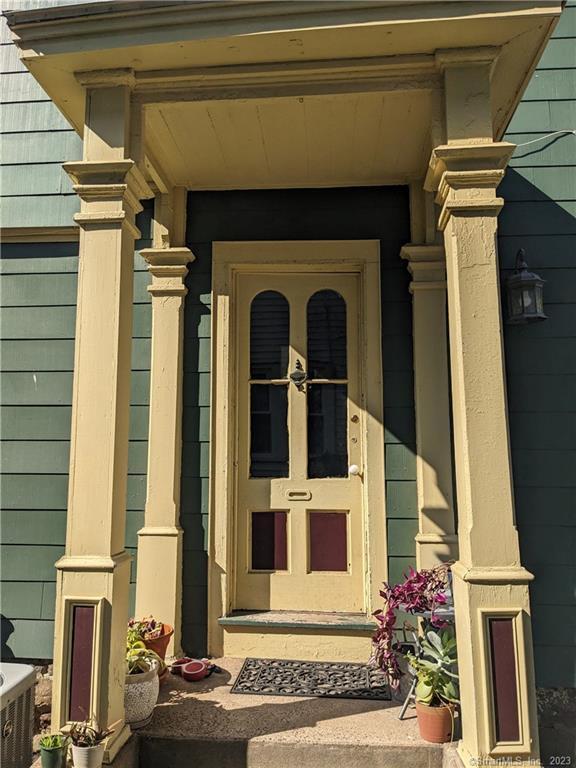 Building Photo - 158 College St