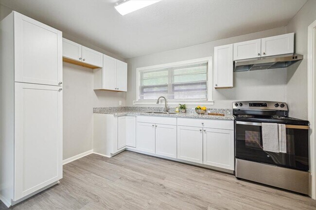 Building Photo - 6718 Crosswell St