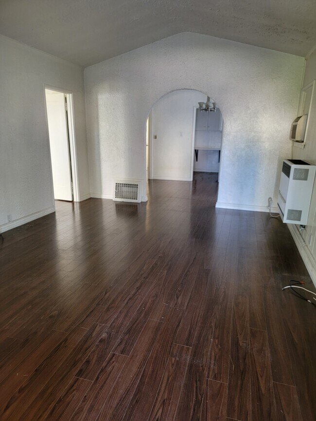 Building Photo - 944 Havenhurst Dr