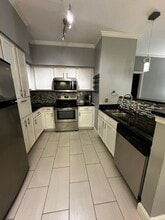 Building Photo - 2801 Chancellorsville Dr
