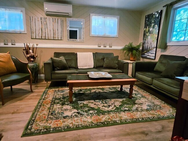 Foto del edificio - 5786 Lake Ave
