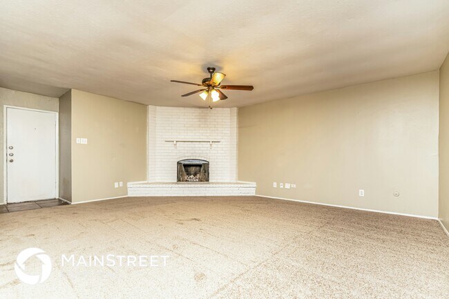 Building Photo - 329 Rockcrest Dr
