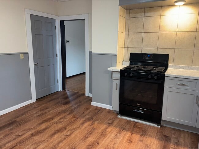 Building Photo - 49 N Harbor St