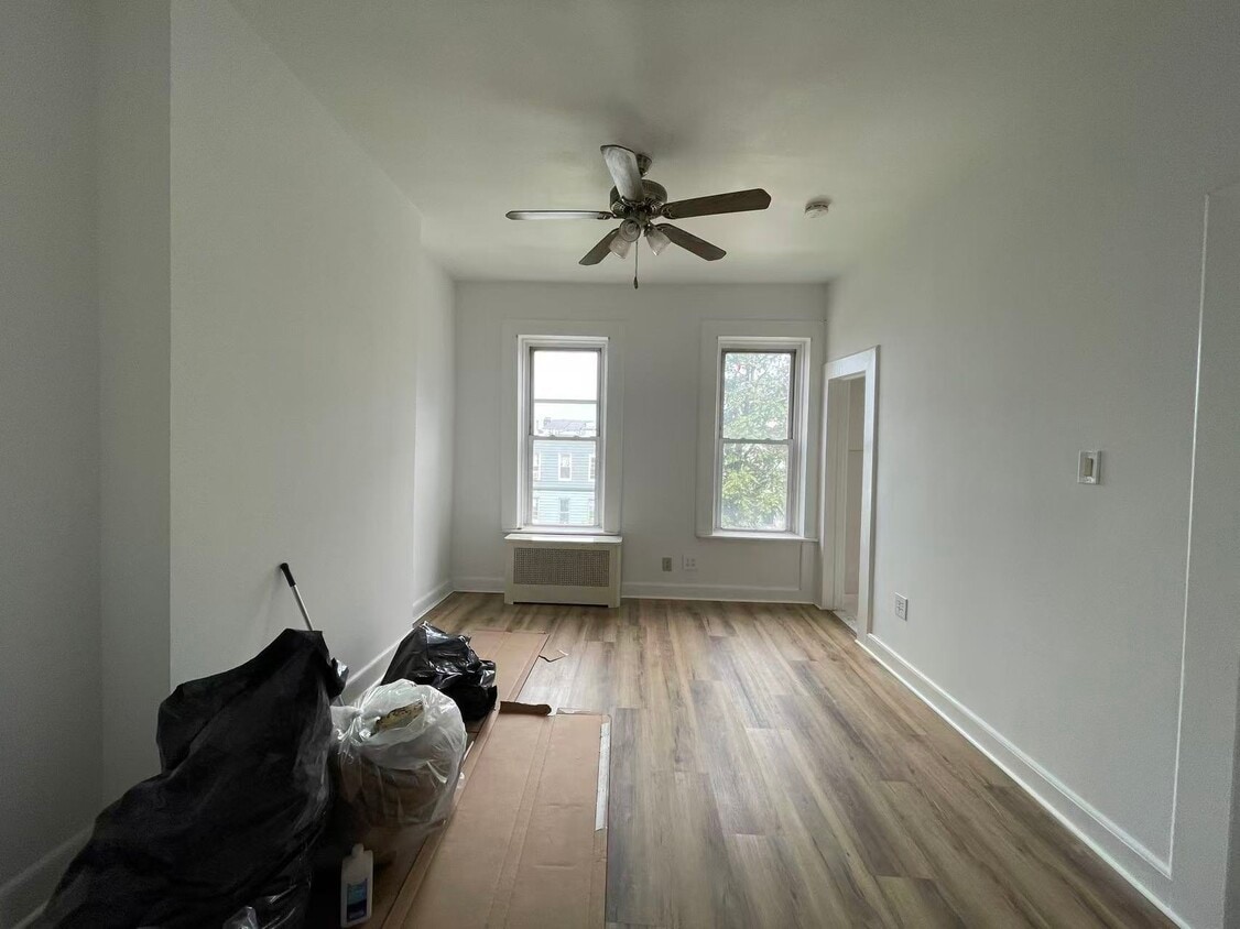 Building Photo - 317 57th St
