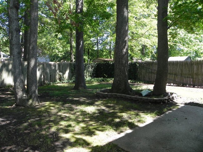 Foto del edificio - 2 bedroom town home in Rosemont Forest